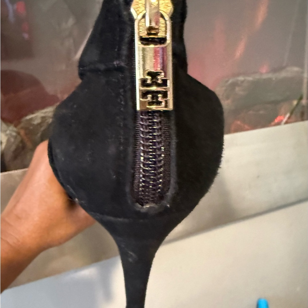 Women Tory Burch Black Suede Leather Peep Toe Stiletto Heel Shoes Sz 9.5 - Picture 3 of 8